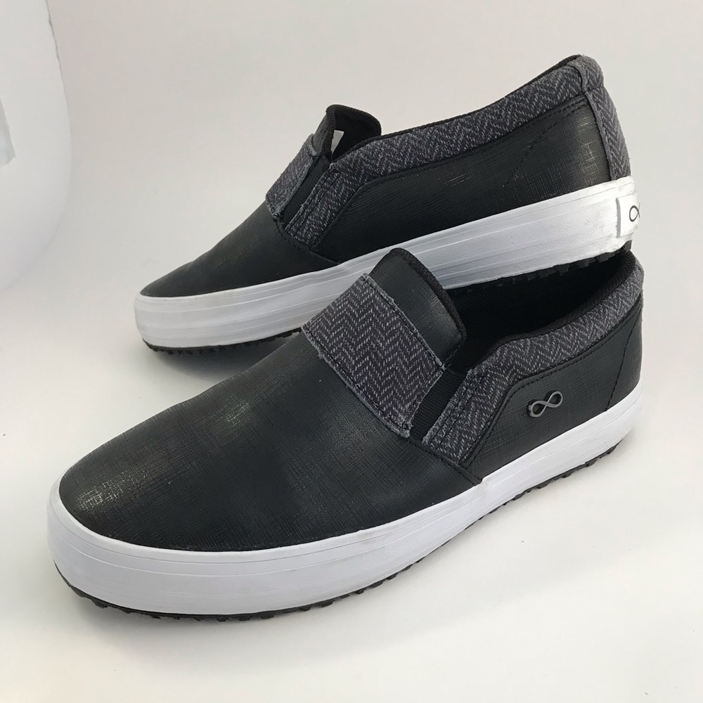 Infinity by Cherokee athletic shoes